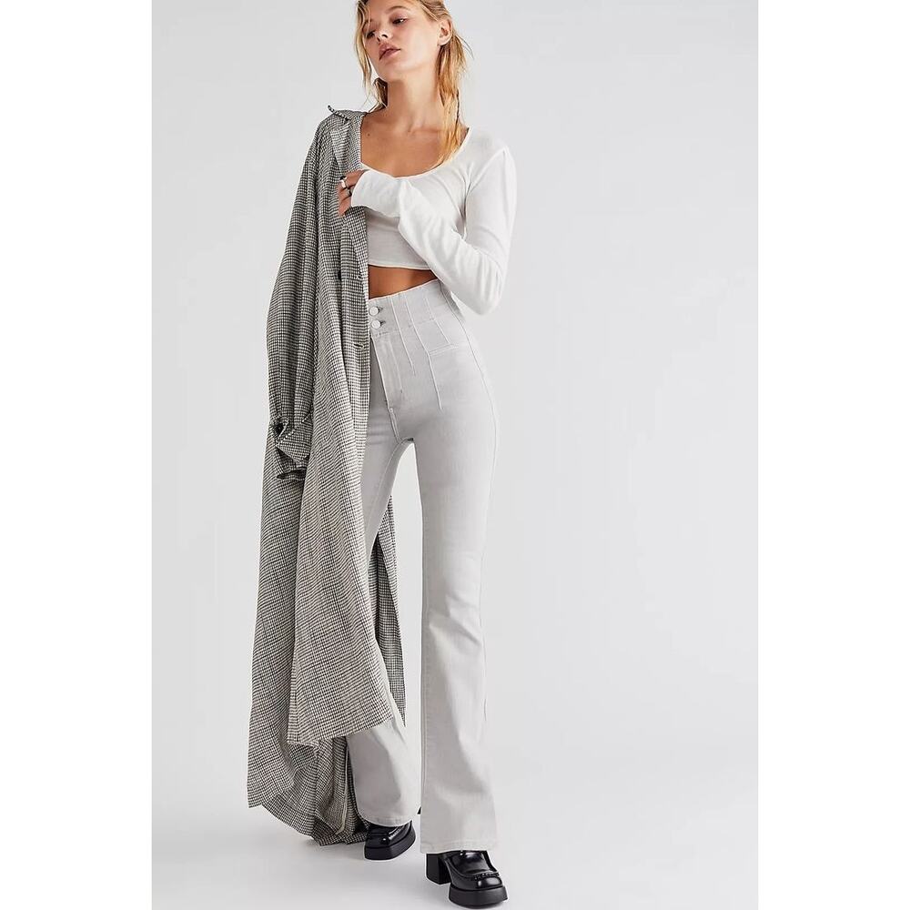 New Free People We The Free Jayde Flare Jeans $98 SIZE 32 Light Gray